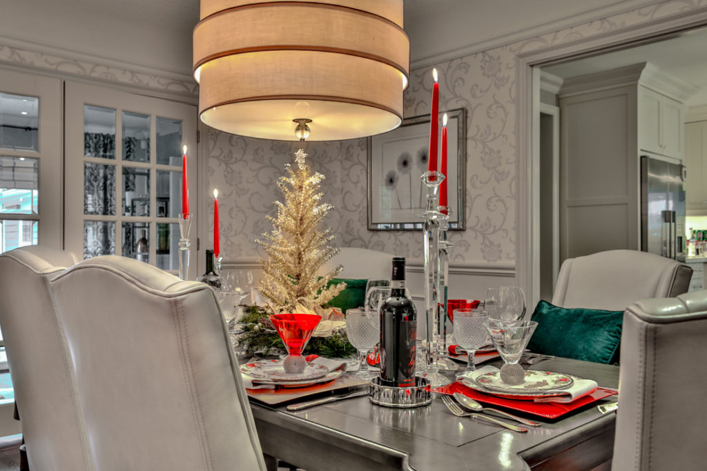 Christmas tablescape. Elegant and simple decor