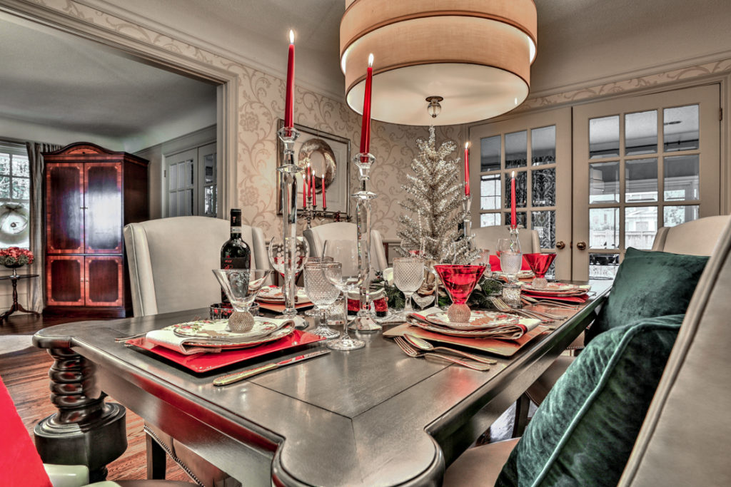 Christmas tablescape. Elegant and simple decor