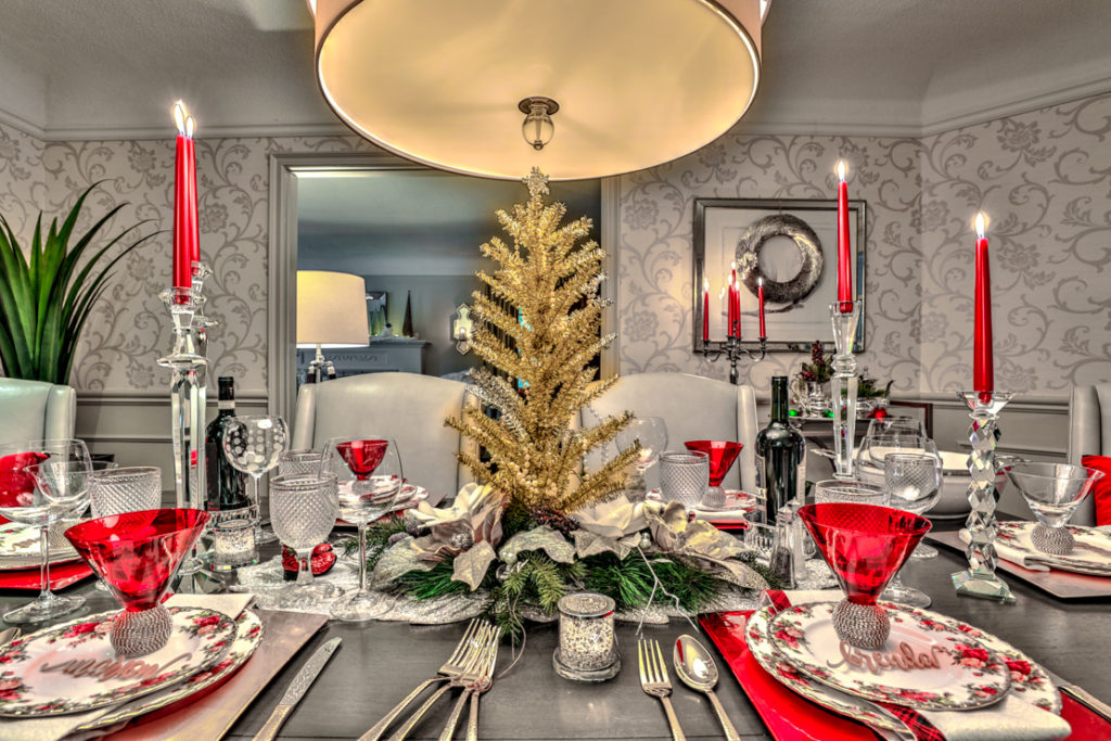 Christmas tablescape. Elegant and simple decor